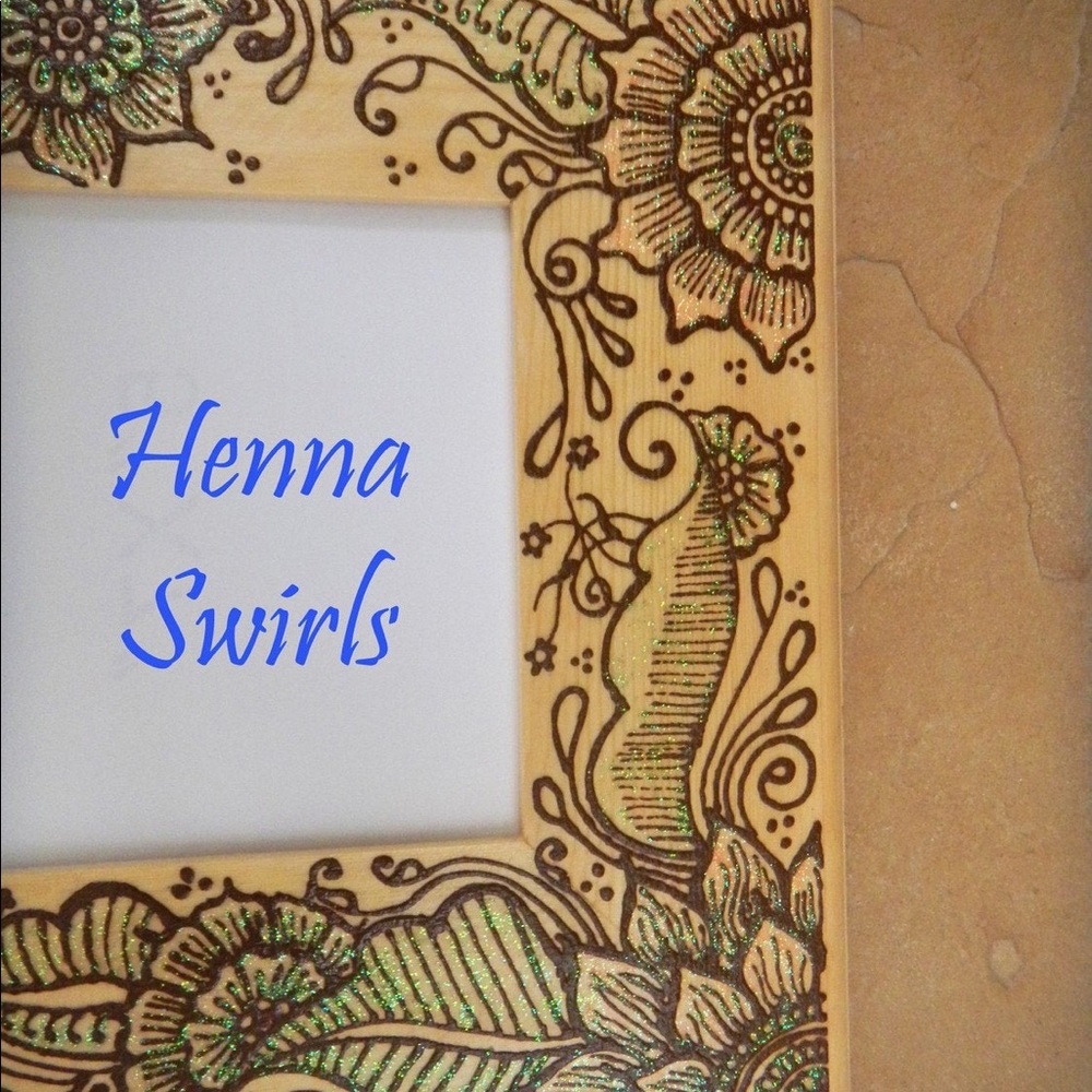 Wooden Frame with Unique Design, New - Picture 3 of 4